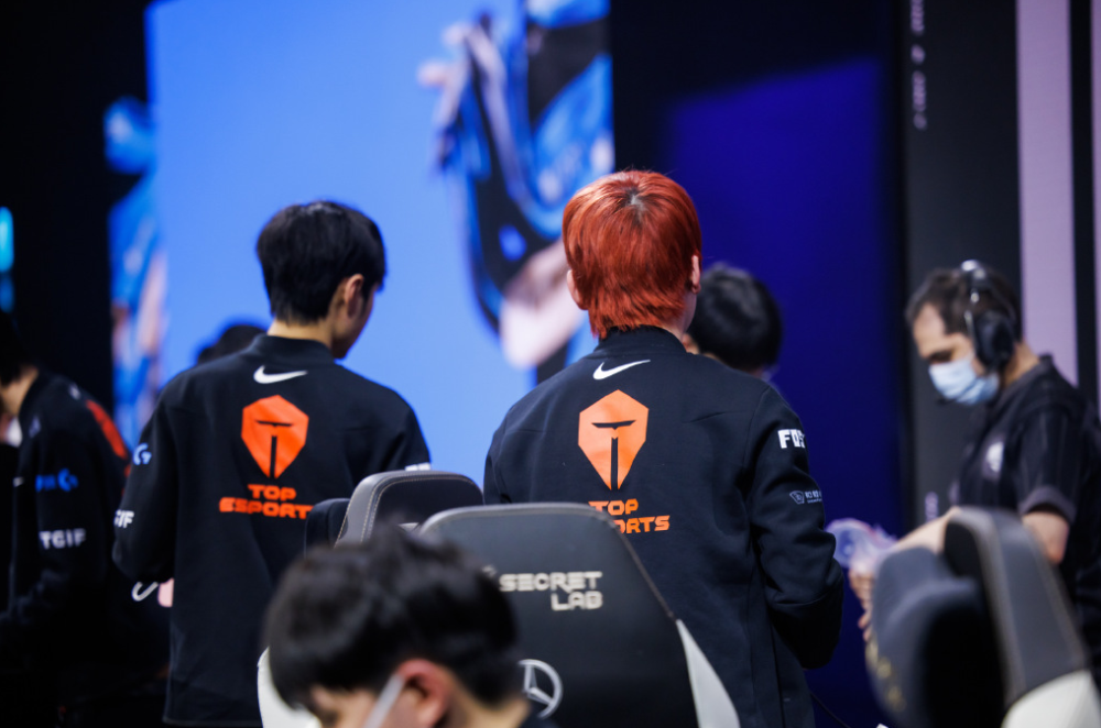 TES横扫DRX，Hanssama操刀奇招英雄翻盘宿命之战小组赛，引爆全场热议的简单介绍