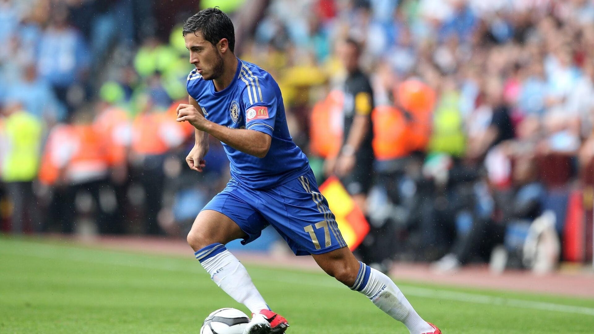 F1年度争冠之夜，霍勒迪用实力证明自己，从挑战者到王者的逆袭之路