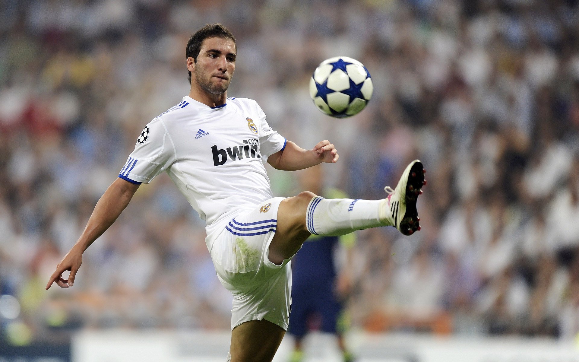 当豪门巨星在场边哭泣，无名小卒抢走了所有聚光灯