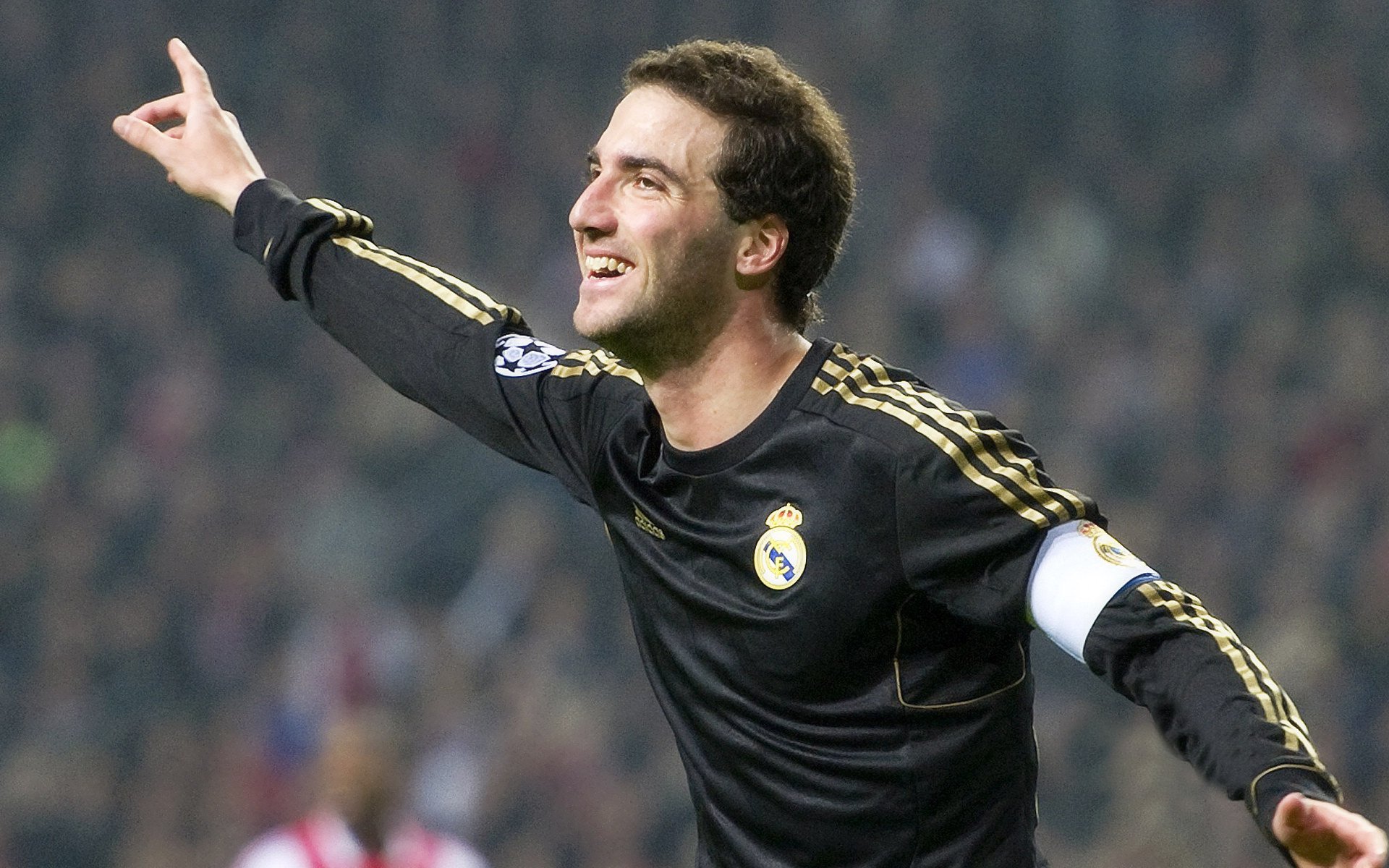 当豪门巨星在场边哭泣，无名小卒抢走了所有聚光灯